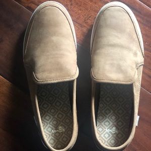 Sanuk Size 8 loafers-never worn